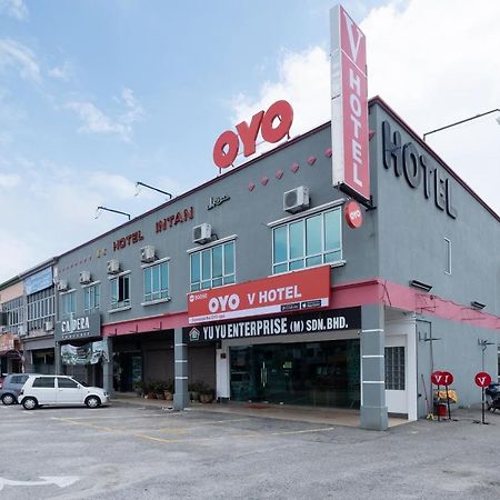 Oyo 90050 V Hotel Teluk Intan Extérieur photo
