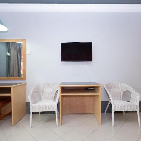 Oyo 90050 V Hotel Teluk Intan Extérieur photo