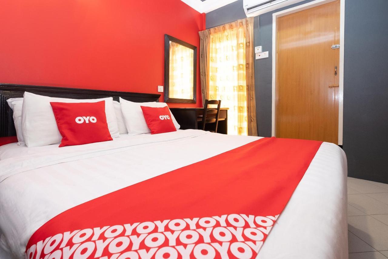 Oyo 90050 V Hotel Teluk Intan Extérieur photo