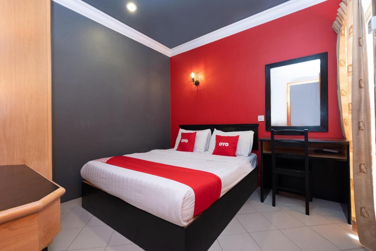 Oyo 90050 V Hotel Teluk Intan Extérieur photo
