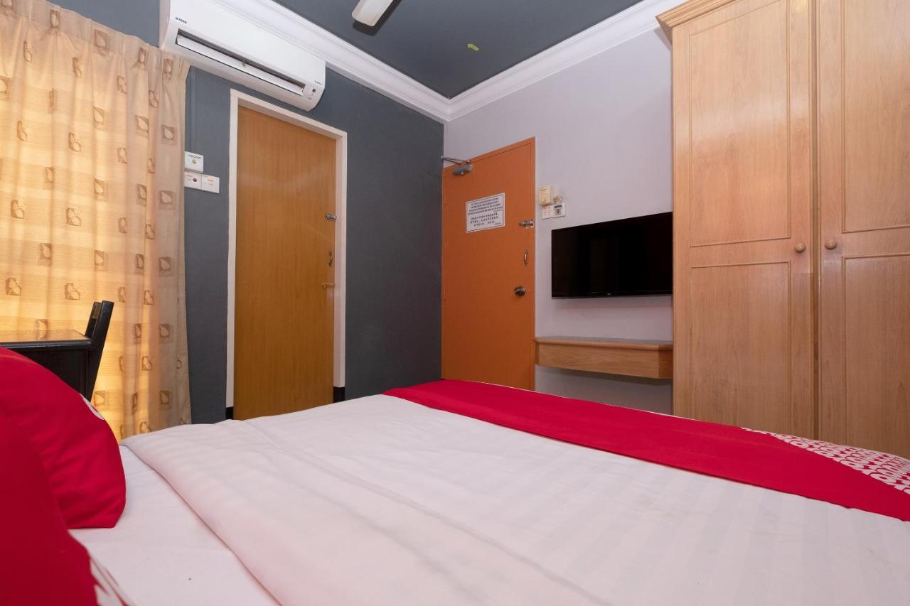 Oyo 90050 V Hotel Teluk Intan Extérieur photo