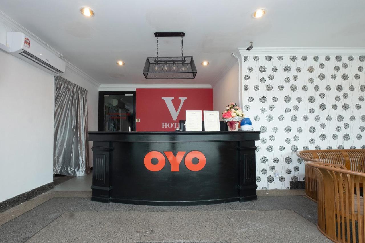 Oyo 90050 V Hotel Teluk Intan Extérieur photo