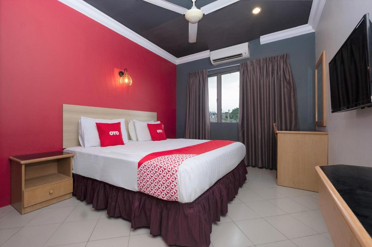 Oyo 90050 V Hotel Teluk Intan Extérieur photo