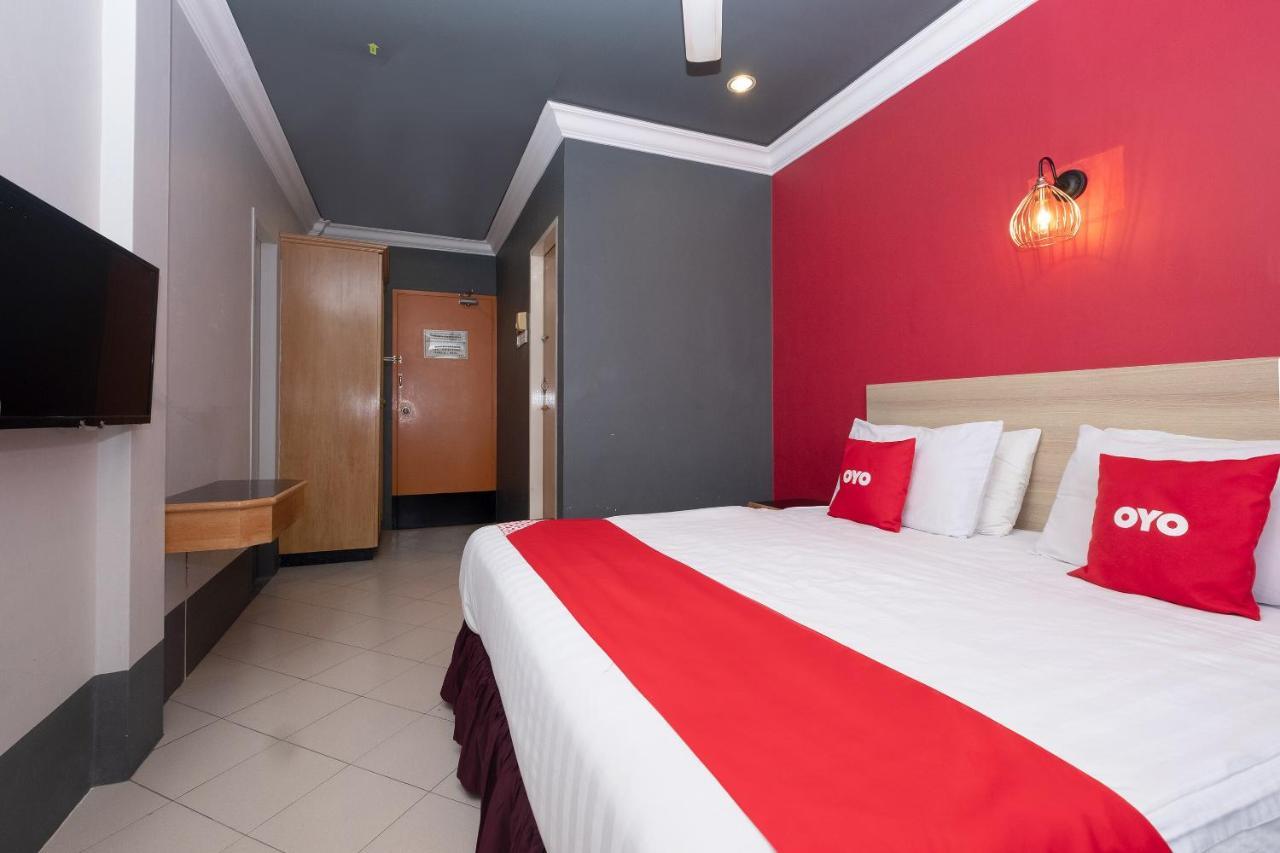 Oyo 90050 V Hotel Teluk Intan Extérieur photo