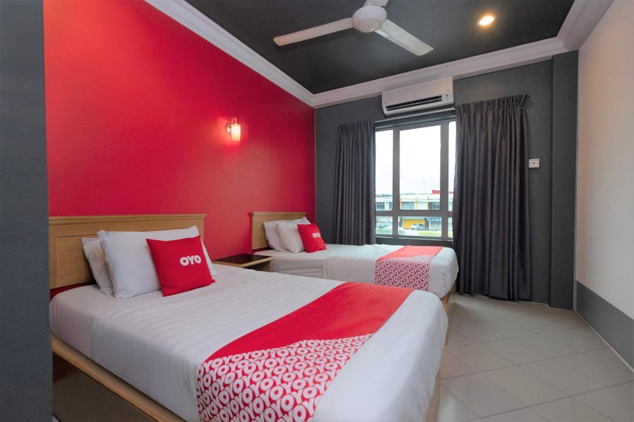 Oyo 90050 V Hotel Teluk Intan Extérieur photo