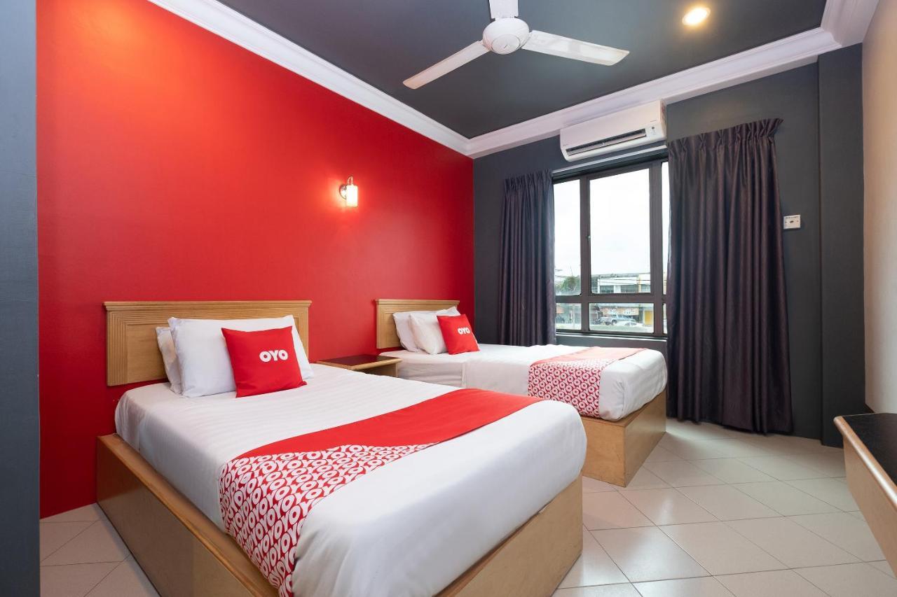 Oyo 90050 V Hotel Teluk Intan Extérieur photo