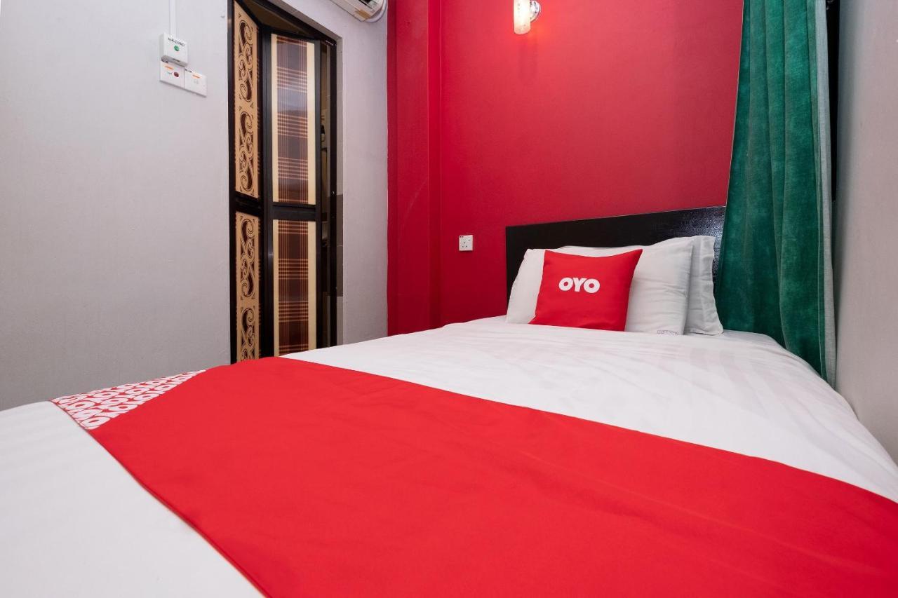 Oyo 90050 V Hotel Teluk Intan Extérieur photo