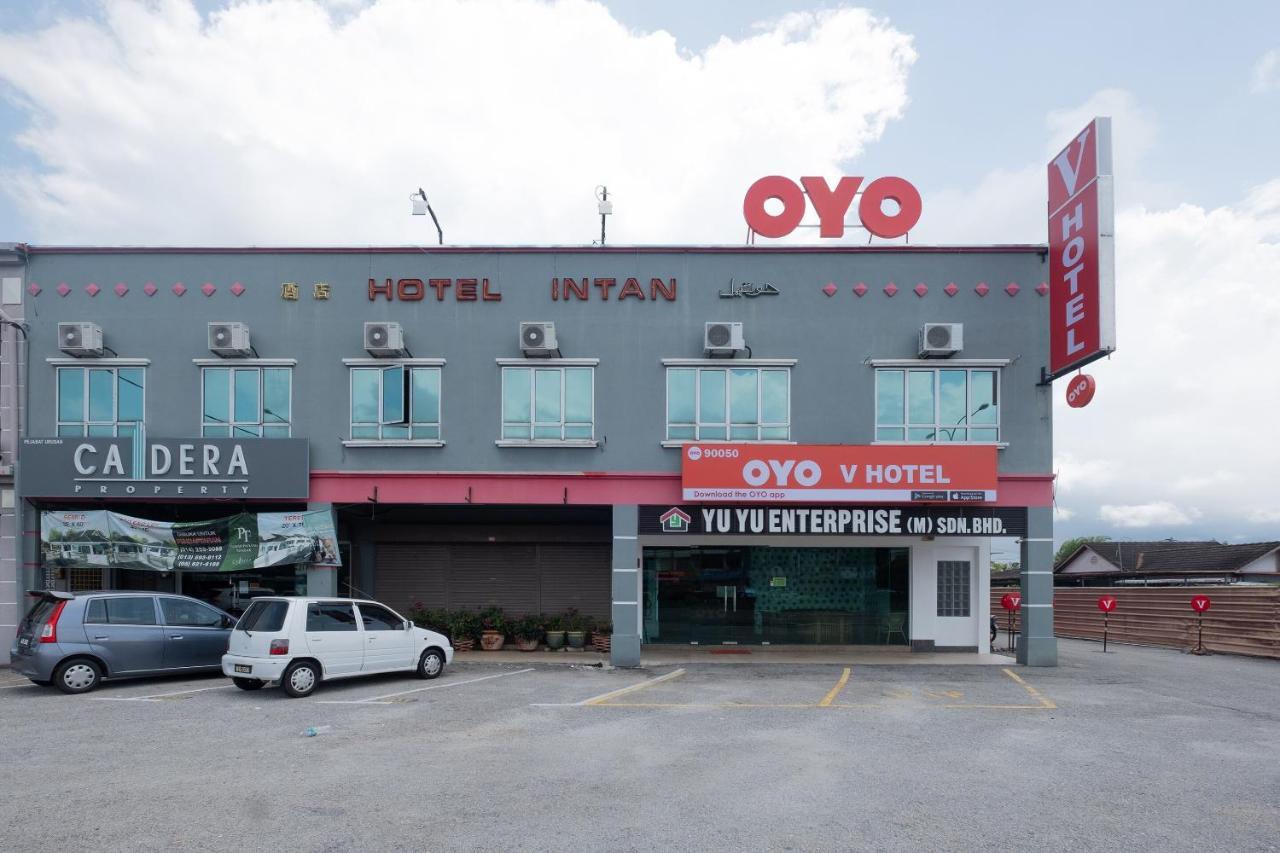 Oyo 90050 V Hotel Teluk Intan Extérieur photo