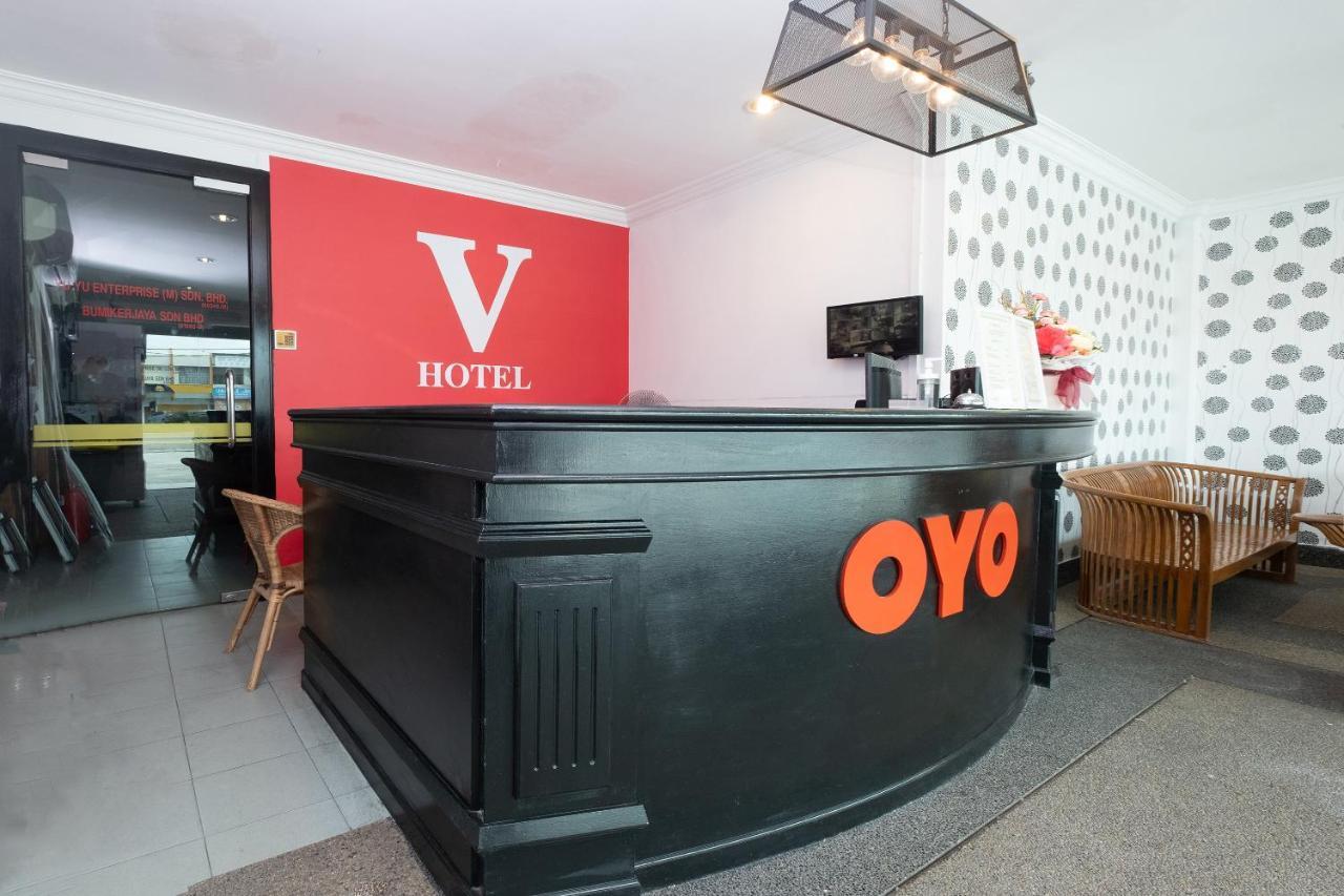 Oyo 90050 V Hotel Teluk Intan Extérieur photo