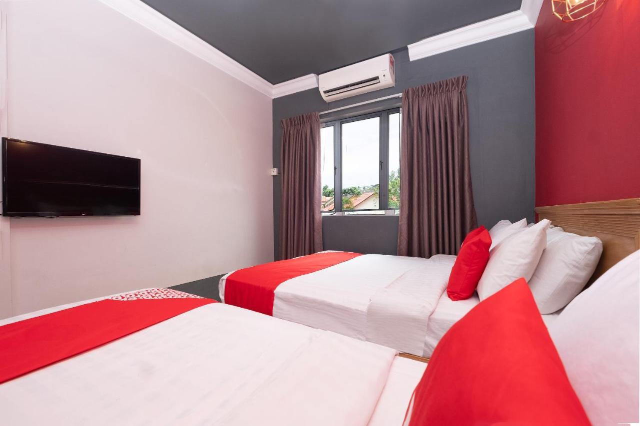 Oyo 90050 V Hotel Teluk Intan Extérieur photo