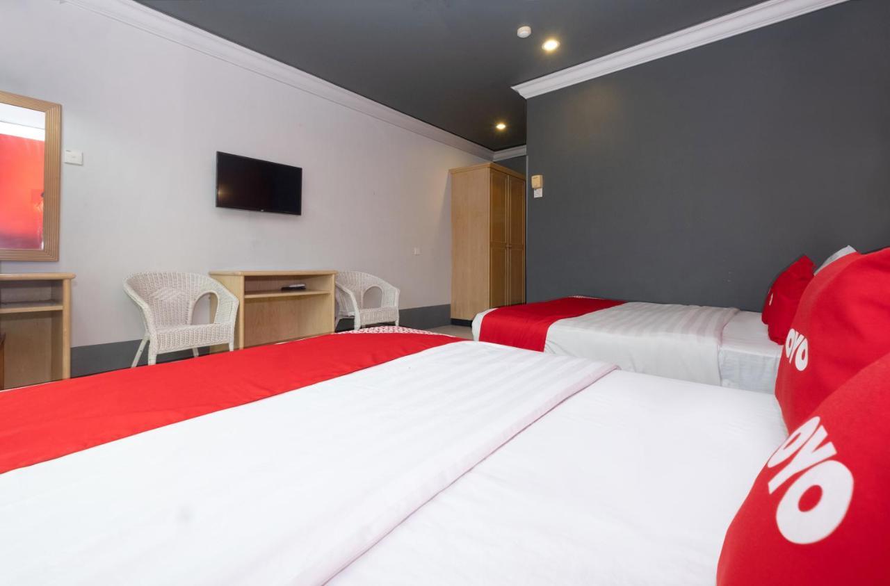Oyo 90050 V Hotel Teluk Intan Extérieur photo