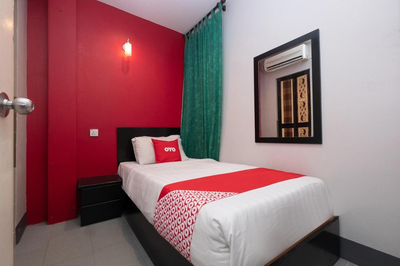 Oyo 90050 V Hotel Teluk Intan Extérieur photo