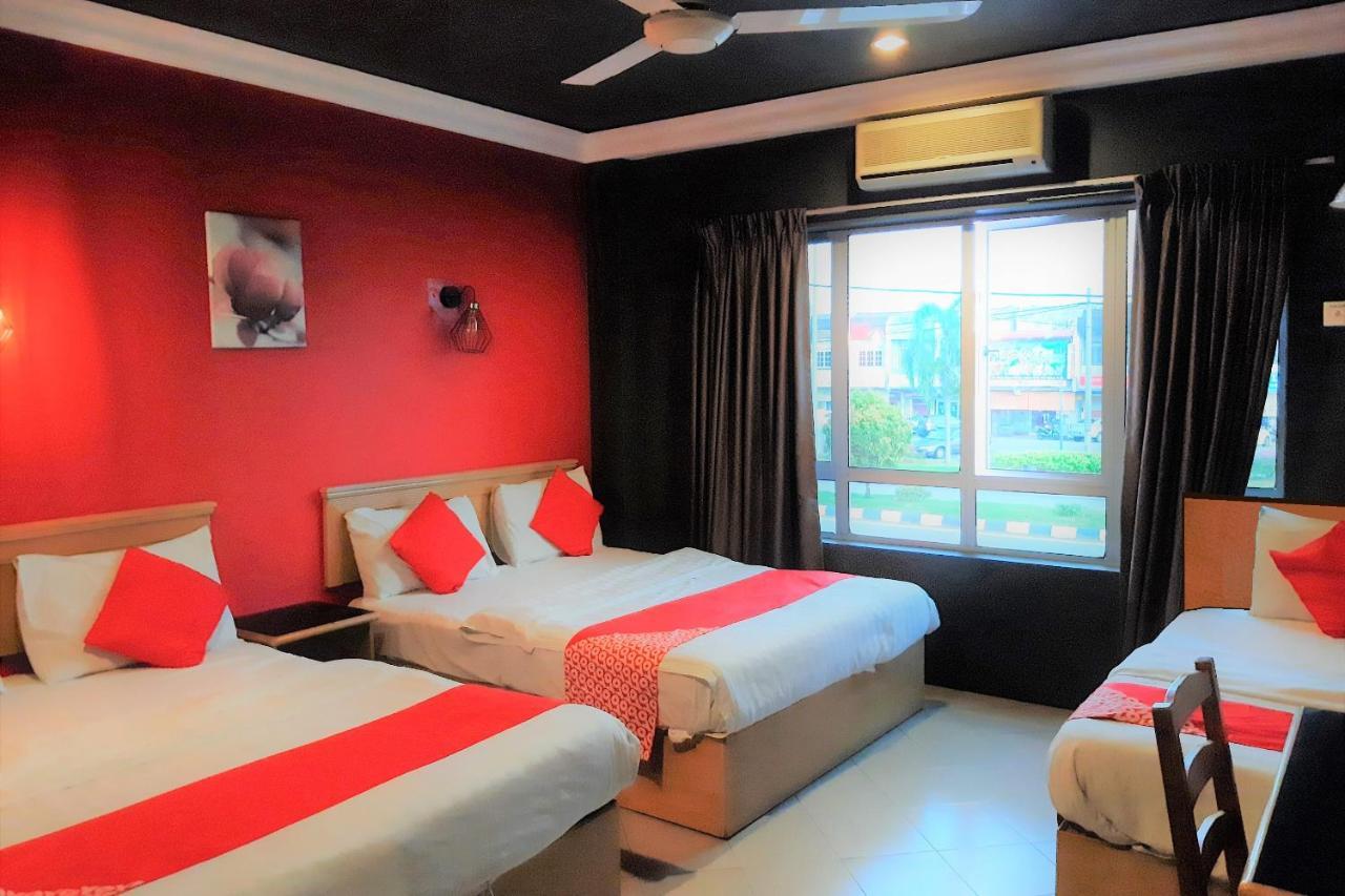 Oyo 90050 V Hotel Teluk Intan Extérieur photo