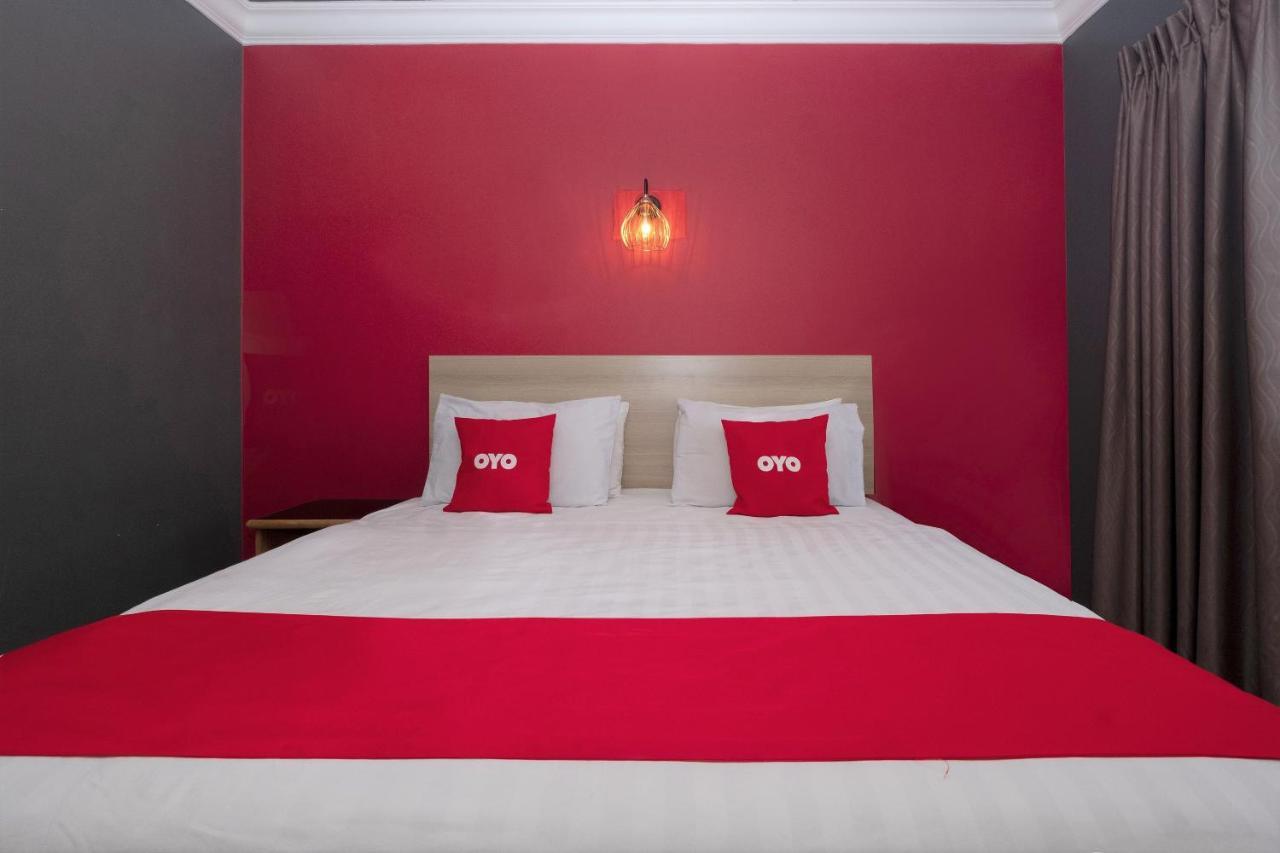 Oyo 90050 V Hotel Teluk Intan Extérieur photo