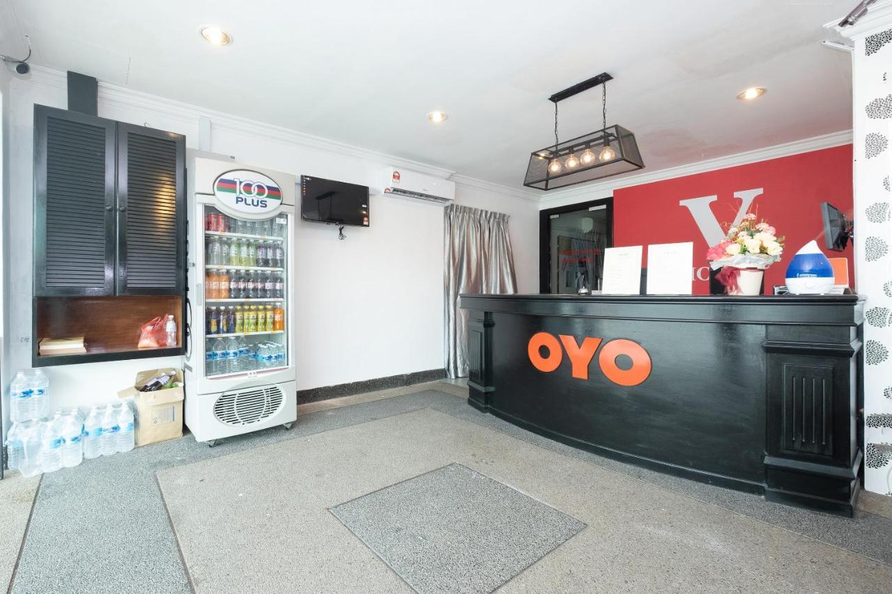 Oyo 90050 V Hotel Teluk Intan Extérieur photo