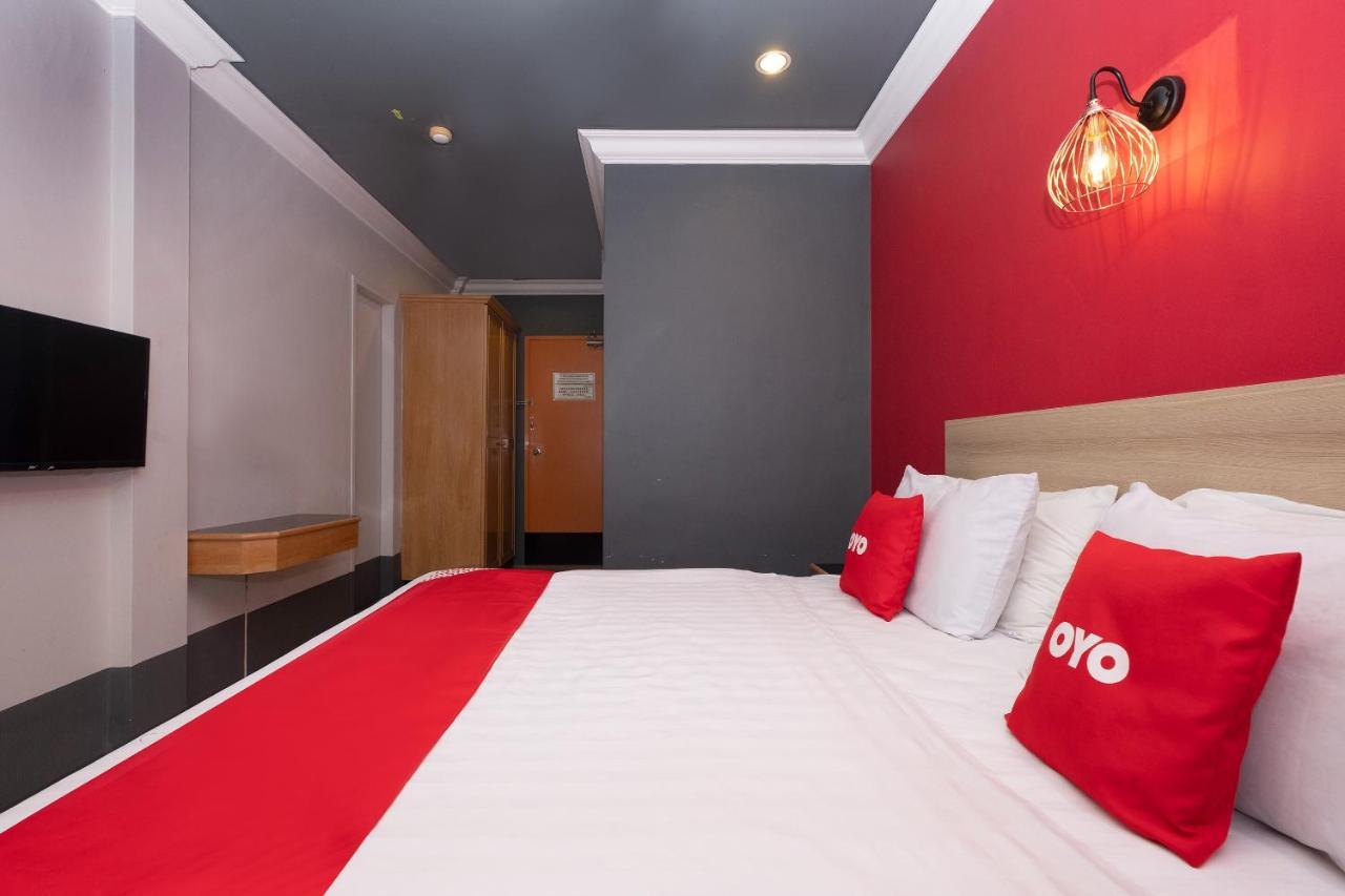 Oyo 90050 V Hotel Teluk Intan Extérieur photo