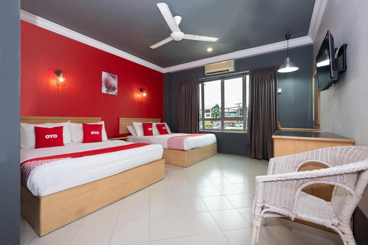 Oyo 90050 V Hotel Teluk Intan Extérieur photo