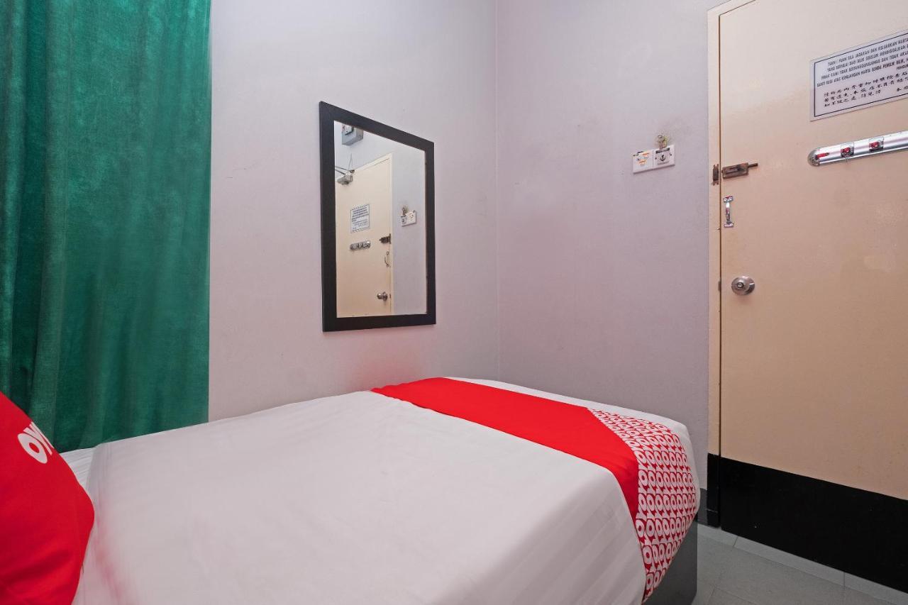 Oyo 90050 V Hotel Teluk Intan Extérieur photo