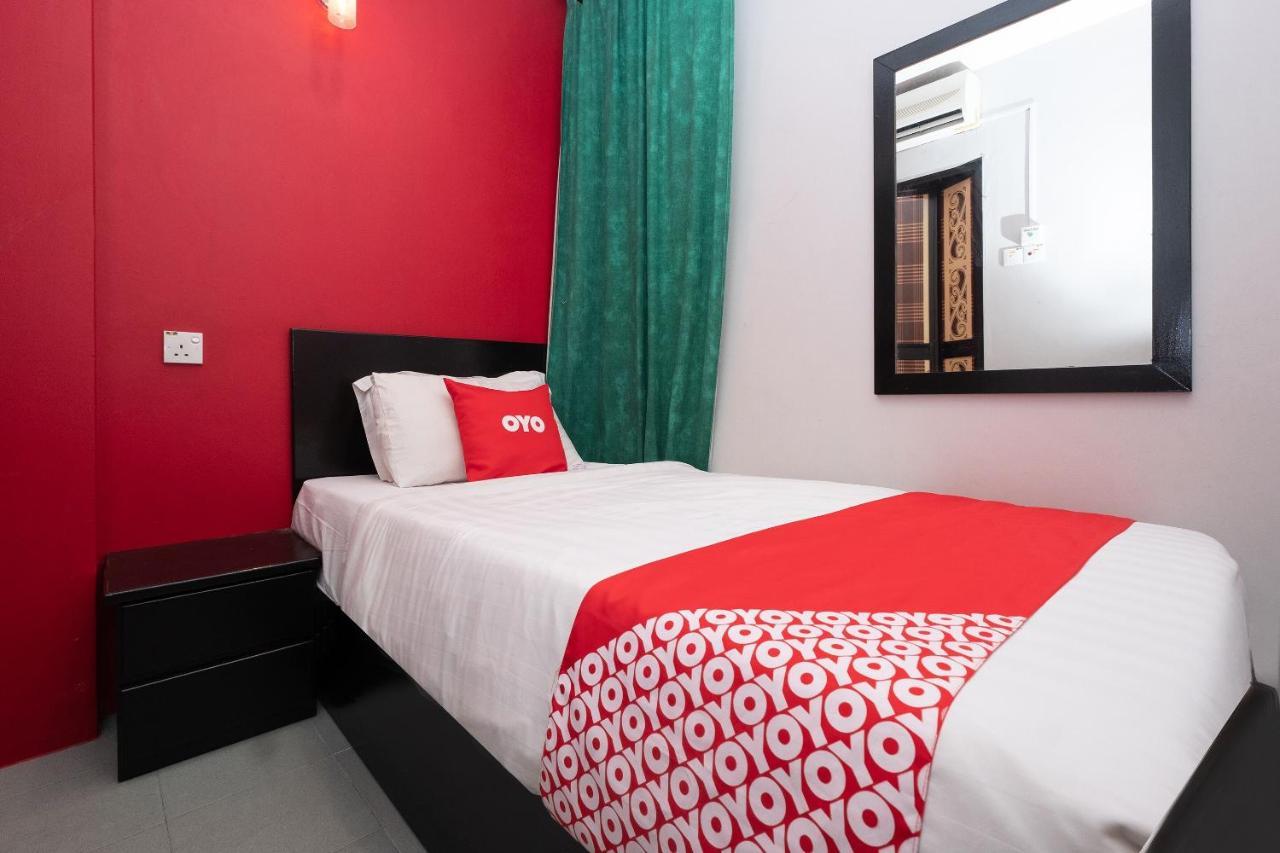 Oyo 90050 V Hotel Teluk Intan Extérieur photo
