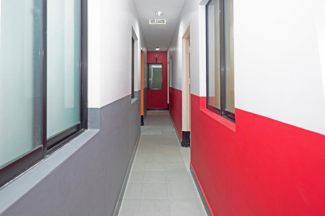 Oyo 90050 V Hotel Teluk Intan Extérieur photo