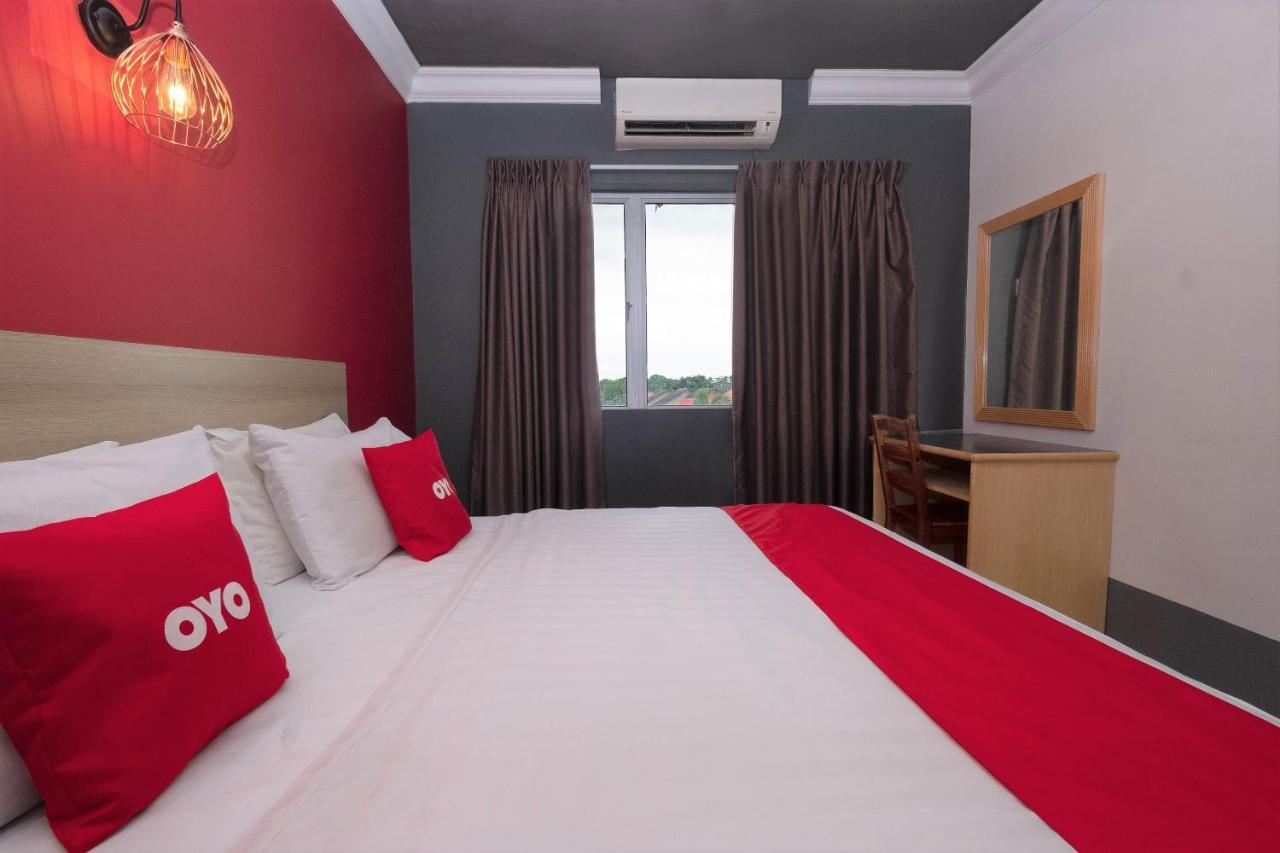Oyo 90050 V Hotel Teluk Intan Extérieur photo