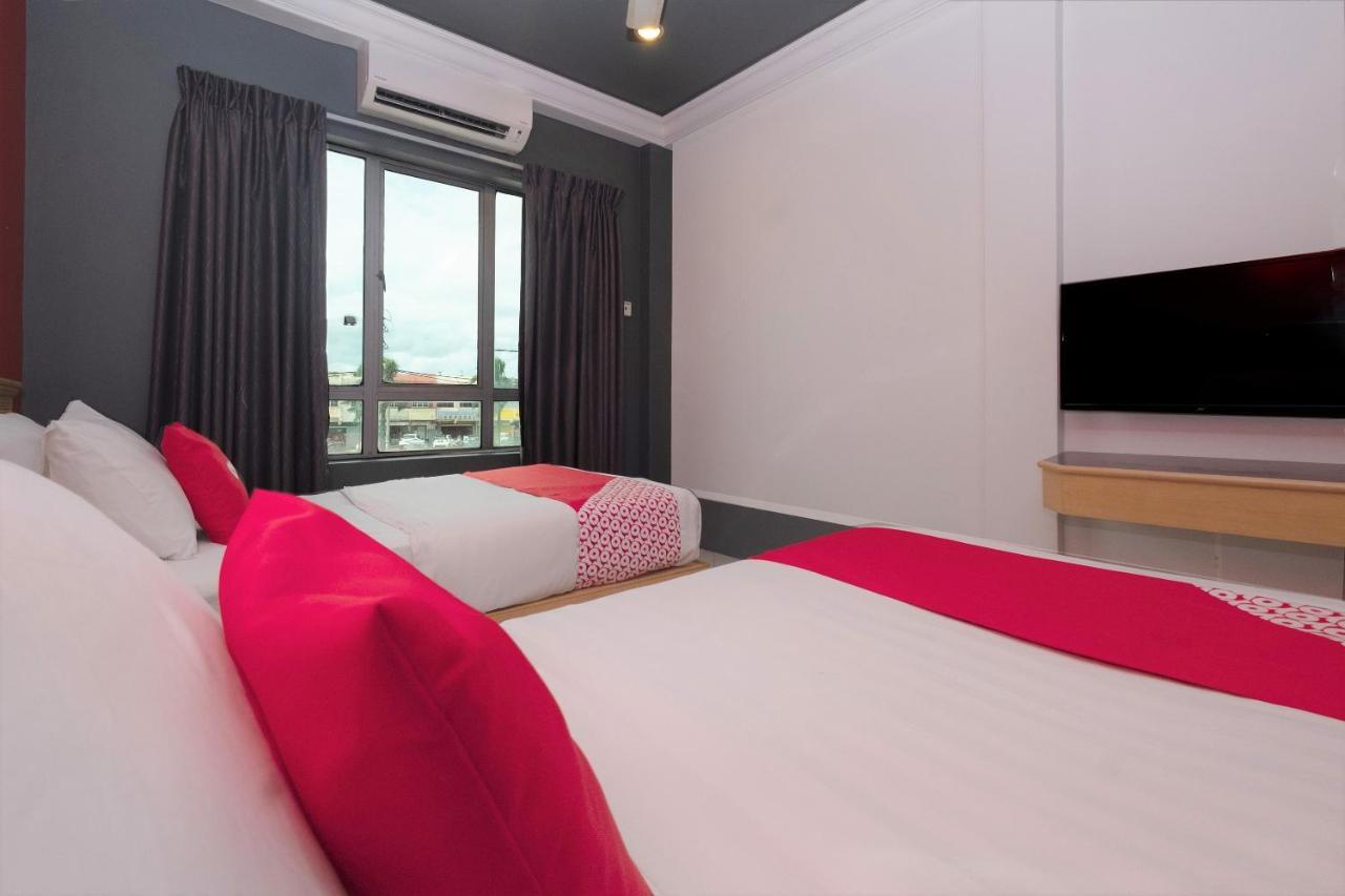 Oyo 90050 V Hotel Teluk Intan Extérieur photo