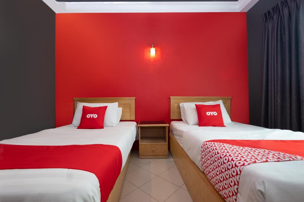 Oyo 90050 V Hotel Teluk Intan Extérieur photo