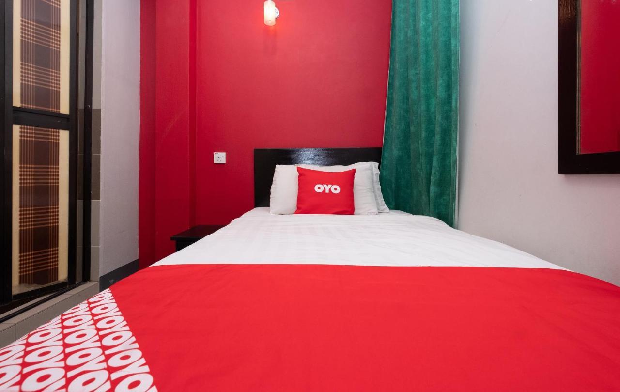 Oyo 90050 V Hotel Teluk Intan Extérieur photo